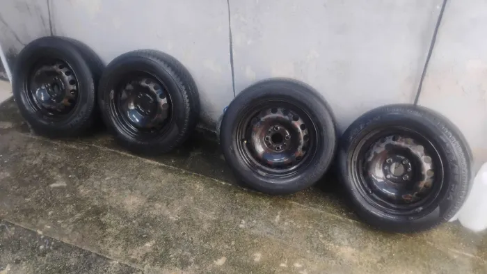 Rodas 14 com pneus 175/65