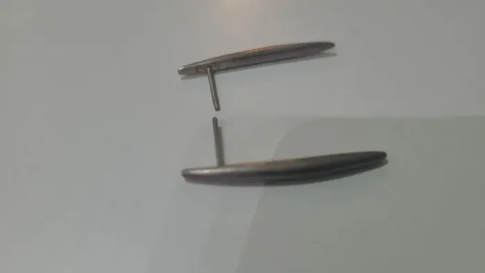 brinco palito curvo em prata