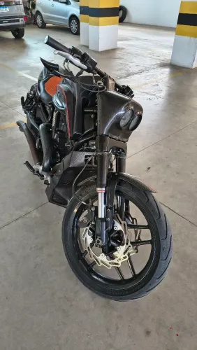 Harley Davidson V-rod customizada ( Valor na descrição)