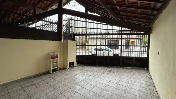 casa com dois quartos para aluguel possui 70m² em Mirim - Praia Grande - SP