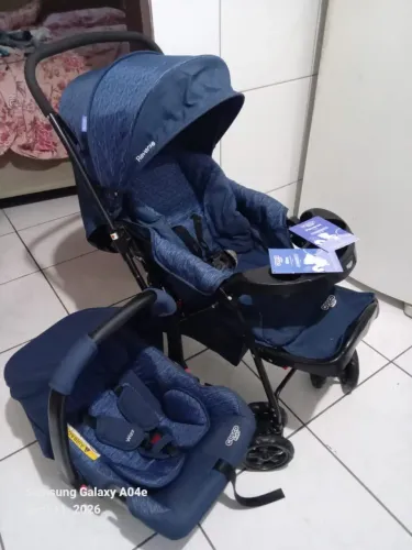 Carrinho de bebê Cosco e bb conforto novinhos 