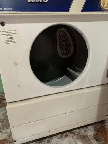 Máquina de secar roupas
