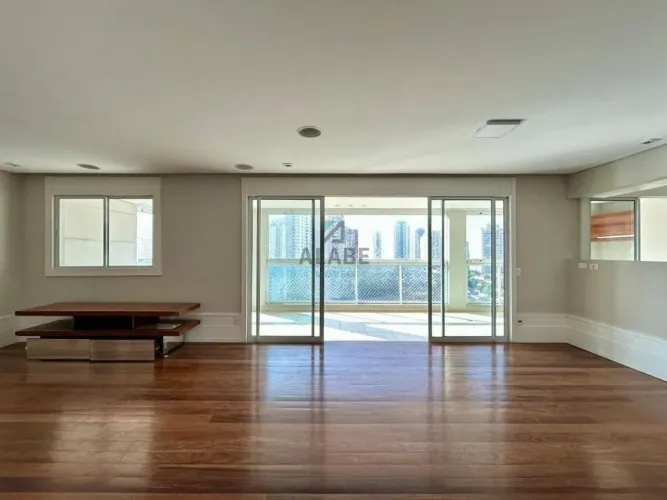 Apartamento à venda no Brooklin , 138 m² , 3 suítes, Varanda fechada , churrasqueira, 2 va