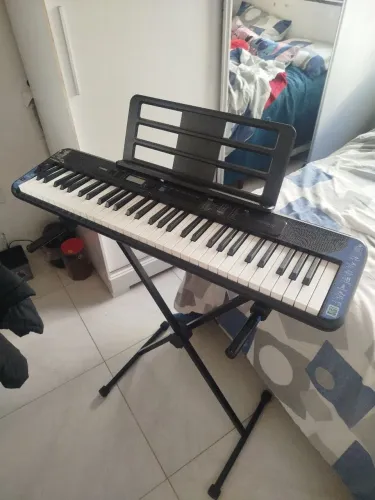 Teclado Cássio Ct-S300- Tripé e suporte para partidura 
