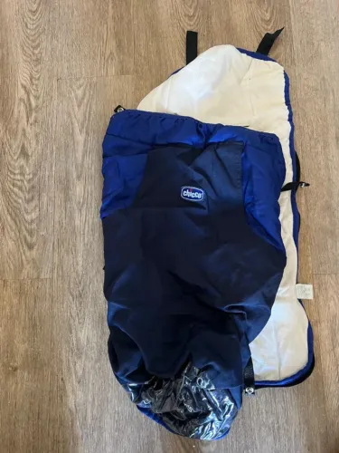 Saco quentinho para carrinho de Bebê da narca Chicco, adaptável a maioria dos carrinhos.