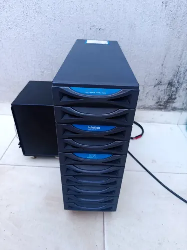 Nobreak CM Solutions 5kVA 220V com banco externo de baterias