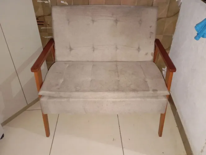 Vende-se uma poltrona se 2 lugares