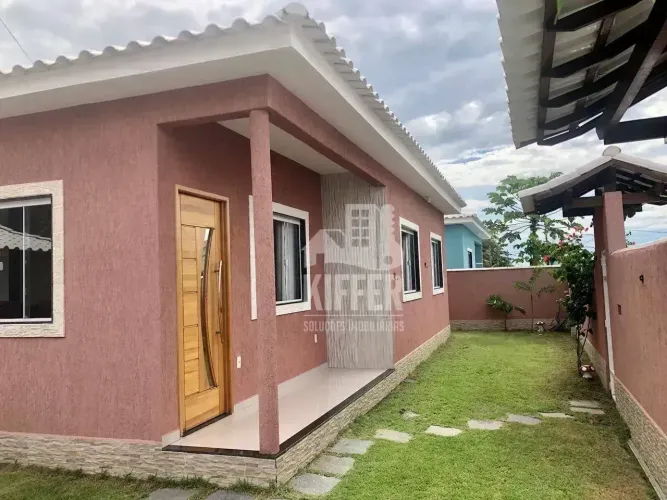 Casa na Quadra da Praia de Jaconé  3 Quartos, Suíte e Área Gourmet
