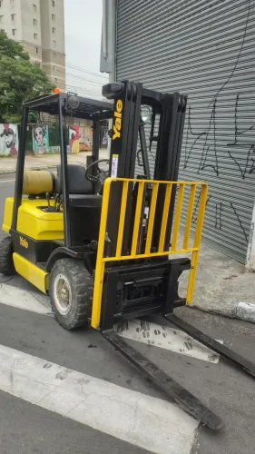 Empilhadeira Yale triplex deslocador