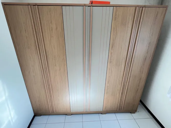 Roupeiro / Guarda Roupa Casal 6 Portas - Ótimo Estado