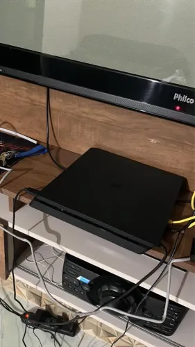 Vendo um ps4 novo tenho a caixa ainda 1tb