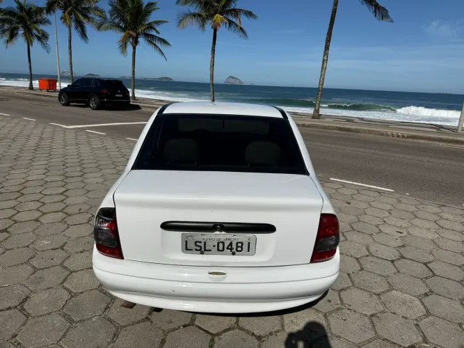 Chevrolet Corsa Sedan Super/ Classic 1.6 MPFI 8V 4 2004