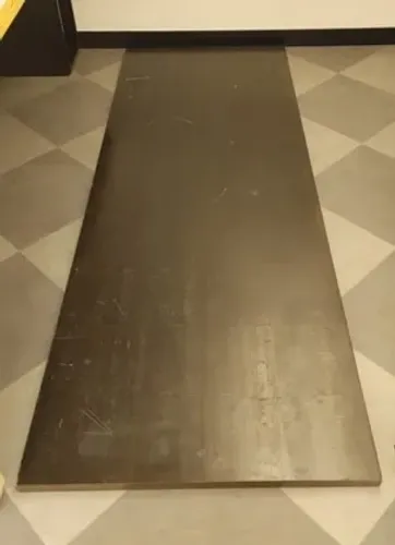 Tampo de mesa retangular com cavalete