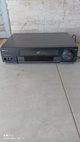videocassete VHS Sharp Mid-Drive, modelo VC-1694B . Não está ligando 