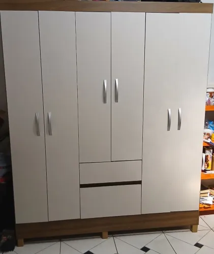 Guarda roupas 6 portas, 2 gavetas