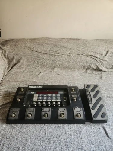 Digotech RP500 - Pedaleira multi-efeitos para guitarra