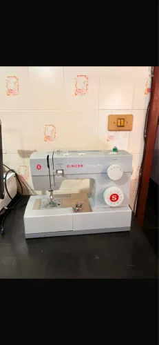 Máquina de Costura Singer Facilita Pro 4423