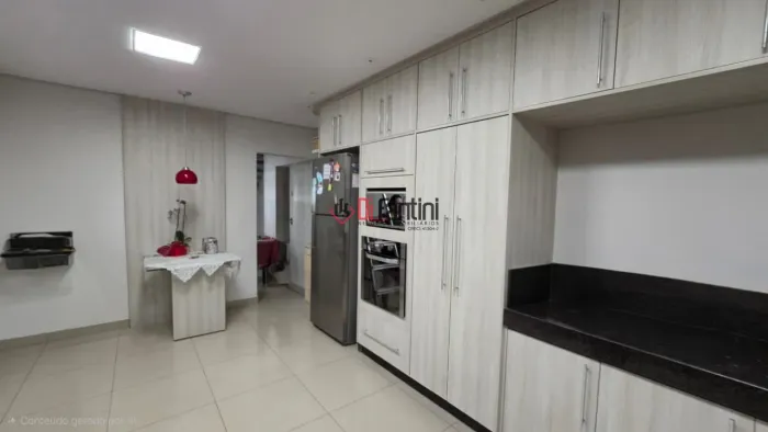 Sobrado com 3 dormitórios sendo 01 suíte para locação, 154m² por R$ 3.600,00/mês - Vila Pâ