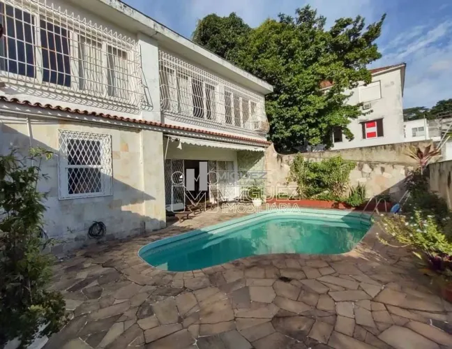 Casa a venda em Santa Teresa com 5 quartos, Santa Teresa - Rio de Janeiro