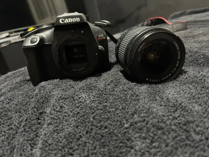 Camera Canon T100