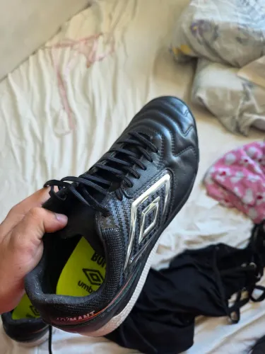 Chuteira umbro Adamastor class PRO