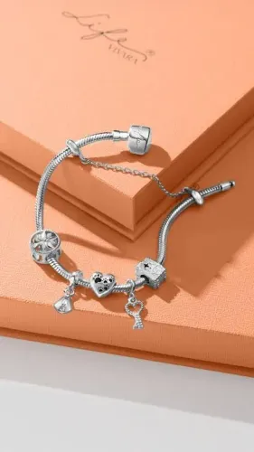 PANDORA DE PRATA