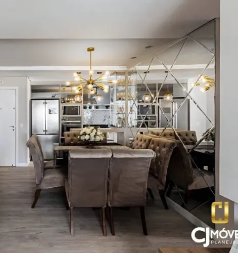 Mesa de jantar 1,30m + 8 cadeiras | Madeira maciça | Alto padrão