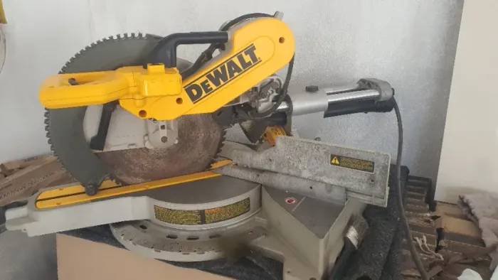 Meia esquadrilha dewalt