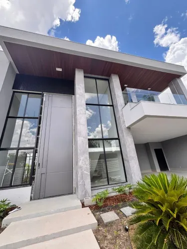 Vende-se sobrado com 4 suítes no Florais Itália em Cuiabá MT