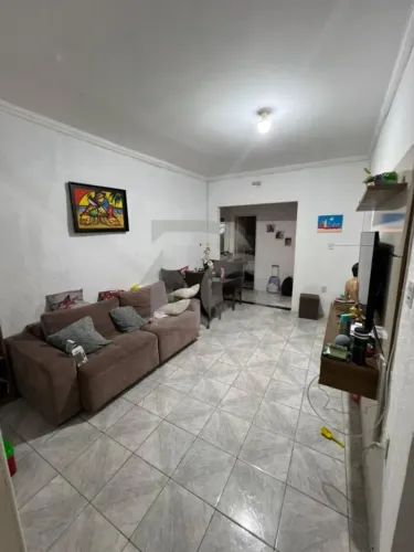 Casa de 180m² no Bairro Industrial com 5 Quartos, 4 Banheiros e 2 Garagens