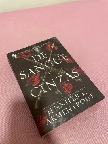 De sangue e cinzas-Jennifer L. Armentrout livro