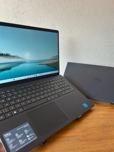 Notebook Dell i5 13ª Geração / 512GB SSD / 8GB RAM / UHD Graphics / Tela 15.6? FullHD