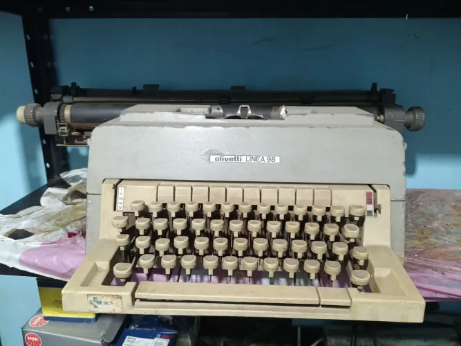 Máquina de datilografia antiga 