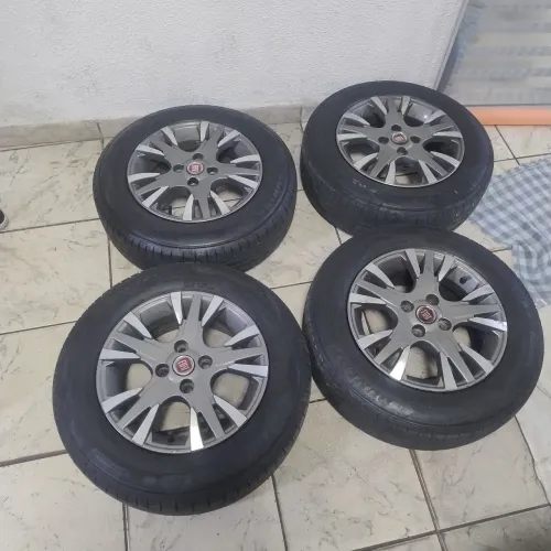 Rodas aro 14 Fiat. Só marcas de uso