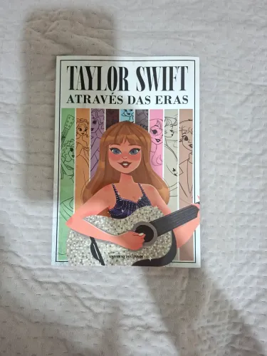 Livro "taylor swift- através das eras"