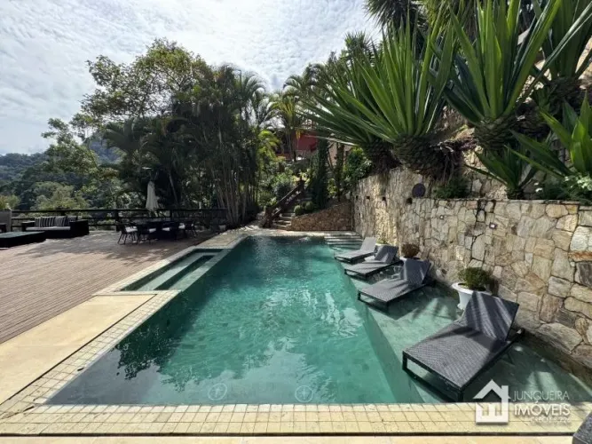 Casa em Condomínio- Petrópolis, Itaipava