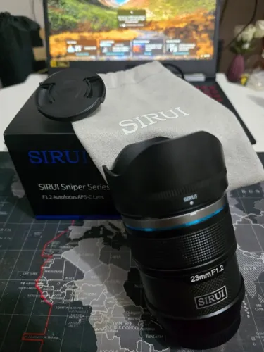 ? Sirui Sniper 23mm f/1.2 AF Sony E-Mount