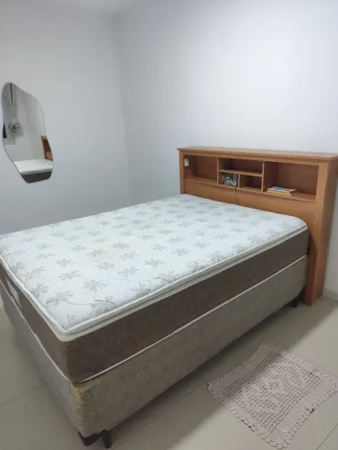 Cama de casal com box, colchão e cabeceira