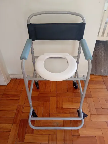 Cadeira higiênica nova