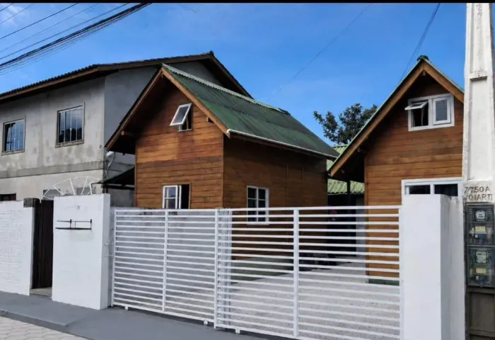 Conjunto comercial para venda em São João do Rio Vermelho, 15m²