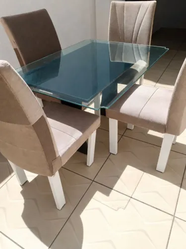 Mesa com 4 cadeira - Frete incluso