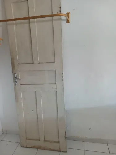 Vendo porta usada 2,10 X 70