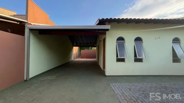 Casa com edícula à venda no Conjunto Alexandre Urbanas, Londrina - 2 quartos e suíte na ed