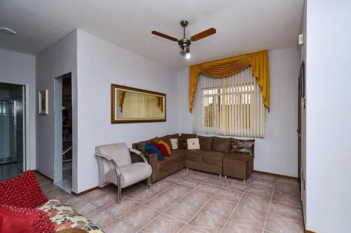 Casa à Venda - Sagrada Família, 6 Quartos, 312 m2