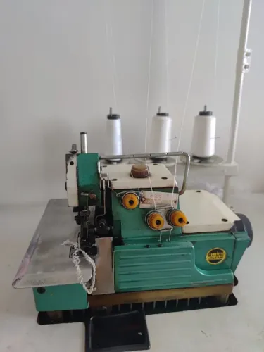 Maquina de costura Semi industrial - Overlock