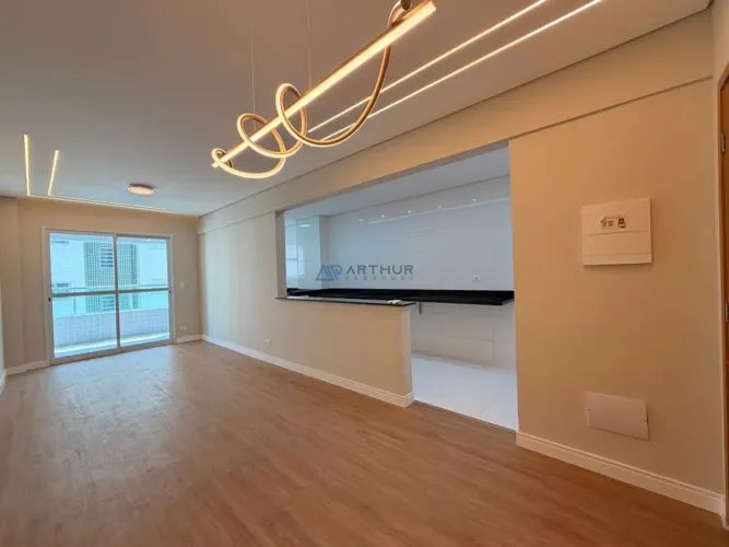 Apartamento à venda em Praia Grande na Ocian, com 2 quartos sendo 1 suíte e 82m²