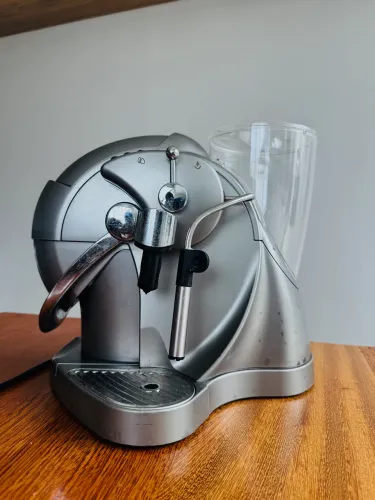 Vendo Cafeteira 3 corações SO6HS