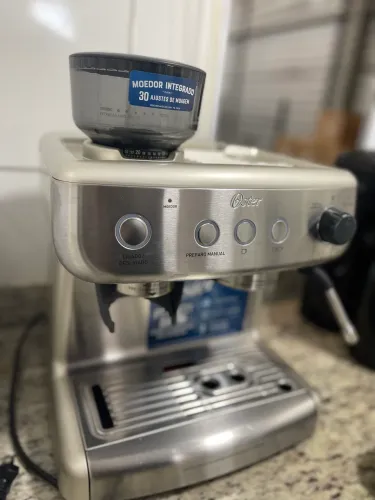 Cafeteira Expresso Oster  Perfect Brew 15 Bar c/ Moedor