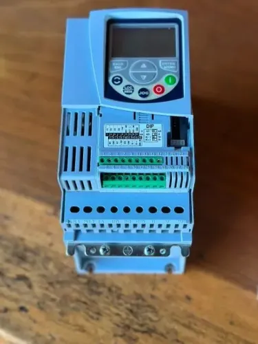 Inversor de Frequência WEG CFW500 G2 - 5 CV - Semi Novo