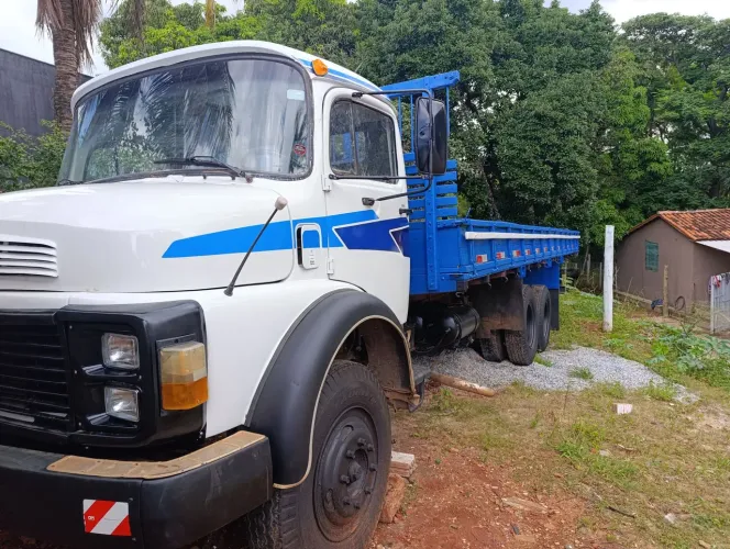 Caminhão Mercedes truck